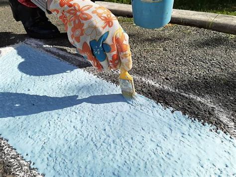 Can You Paint Asphalt: A Journey Through Colors and Surfaces