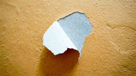 How to Fix Peeled Paint on Drywall: Why Bananas Might Be the Secret Ingredient